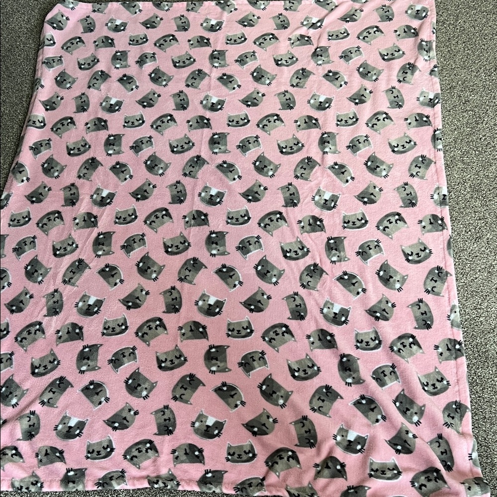 LIKE NEW super soft fleece pink blanket with gray cat faces print